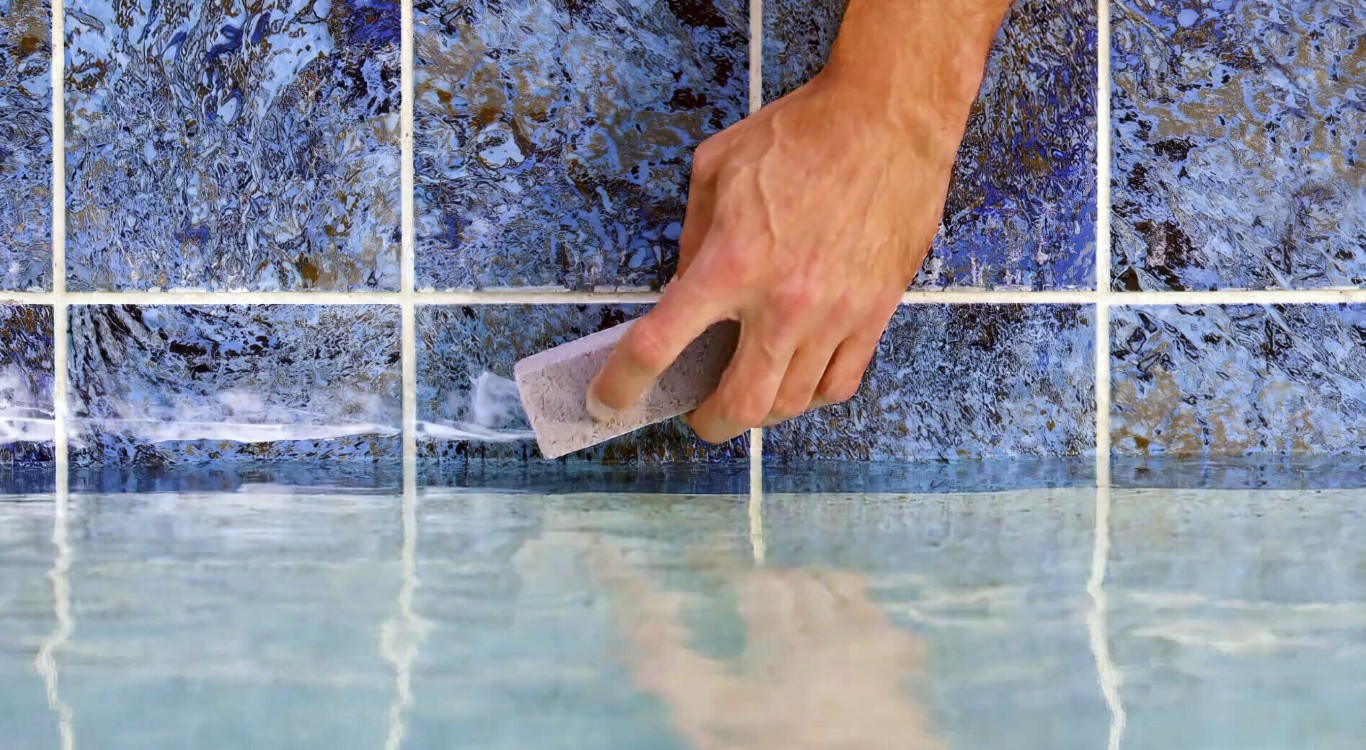Professional pool tile cleaning and calcium scale removal in Placentia, CA